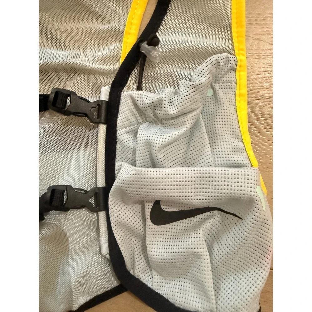 Nike Trail Running Vest Kiger 4.0 Grey Yellow Mesh Hydration Pack XS
